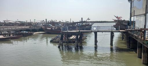 عکس اسکله شناور لنج و قایقرانی