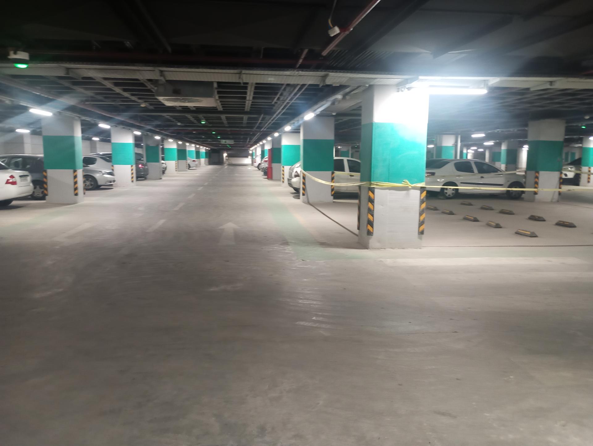 عکس پارکینگ عمومی توحید