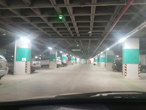 عکس پارکینگ عمومی توحید