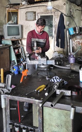 عکس تعمیرگاه جک و پمپهای هیدرولیک نمونه