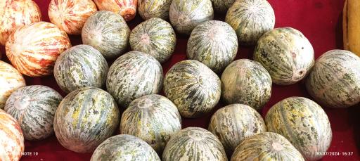 عکس بازار میوه نامجو