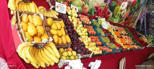 عکس بازار میوه نامجو