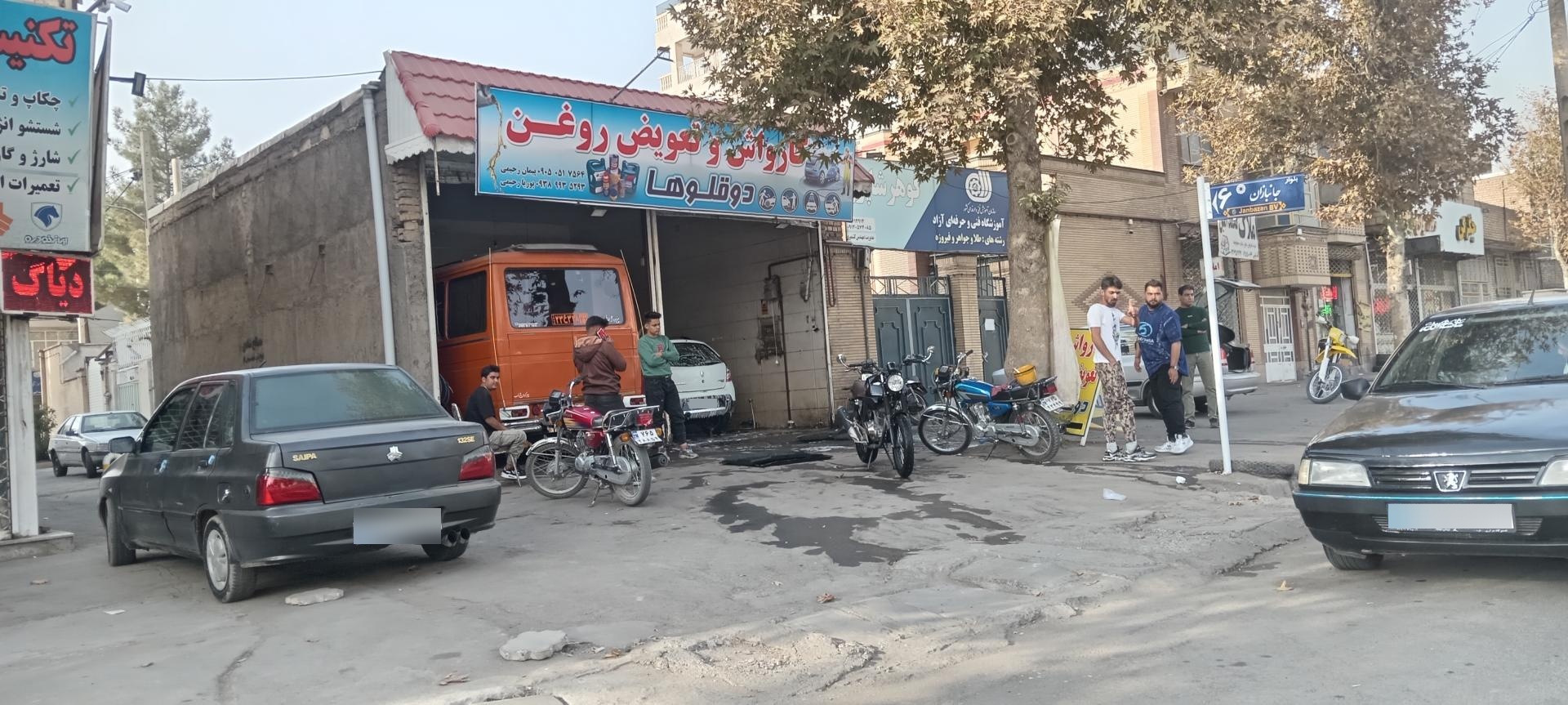 عکس کارواش و  تعویض روغن دو قلوها