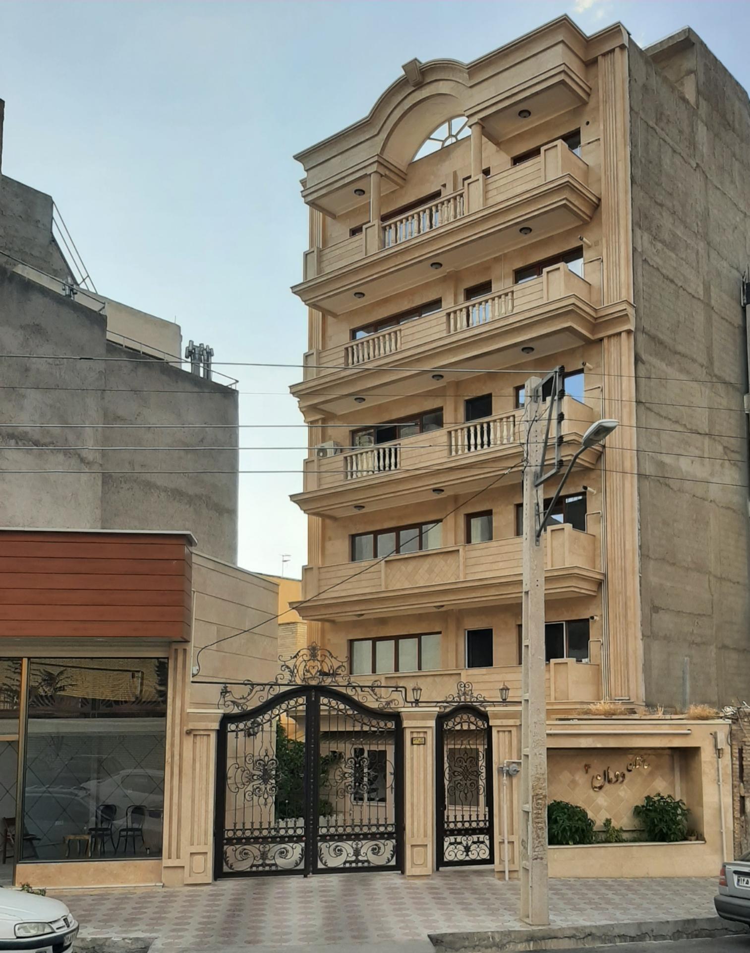 عکس ساختمان  دومان