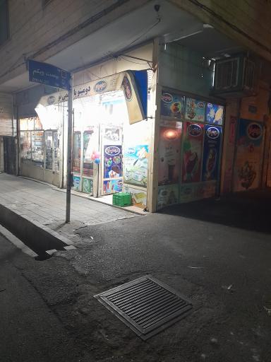 عکس سوپرمارکت حاجی زاده