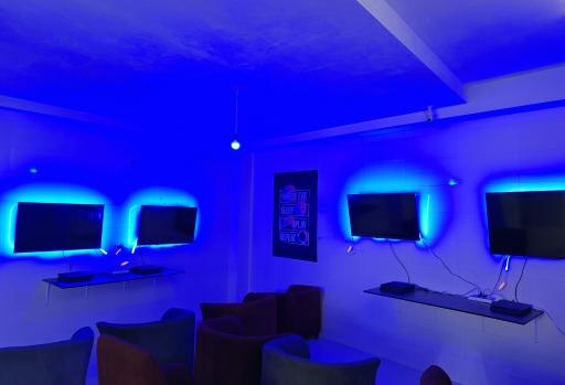 عکس باشگاه بیلیارد و گیم نت توپچی