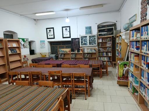 عکس کتابخانه استاد کامبوزیا