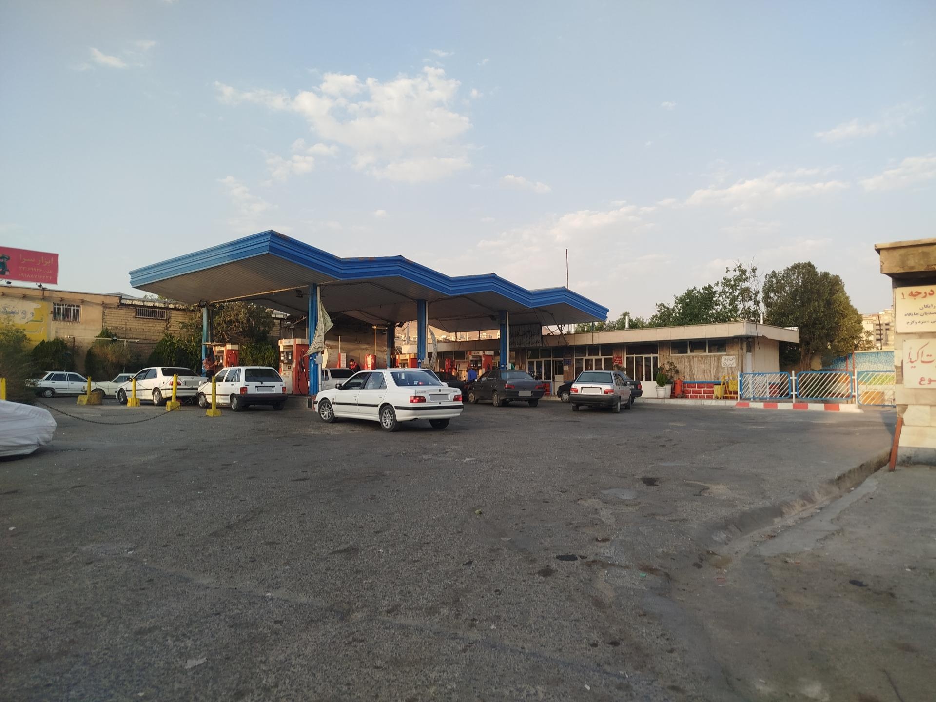 عکس پمپ بنزین