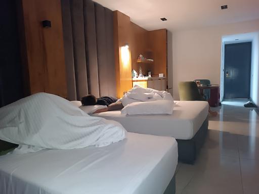 عکس هتل کیانا