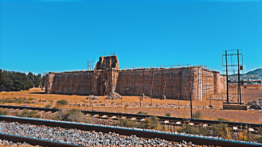 عکس قلعه و کاروان سرای سنگی