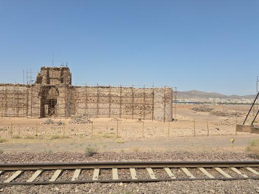 عکس قلعه و کاروان سرای سنگی