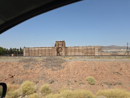 عکس قلعه و کاروان سرای سنگی