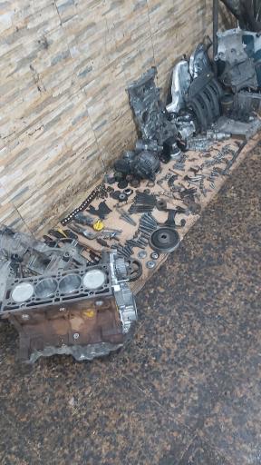 عکس کلینیک تخصصی خودرو اعتماد