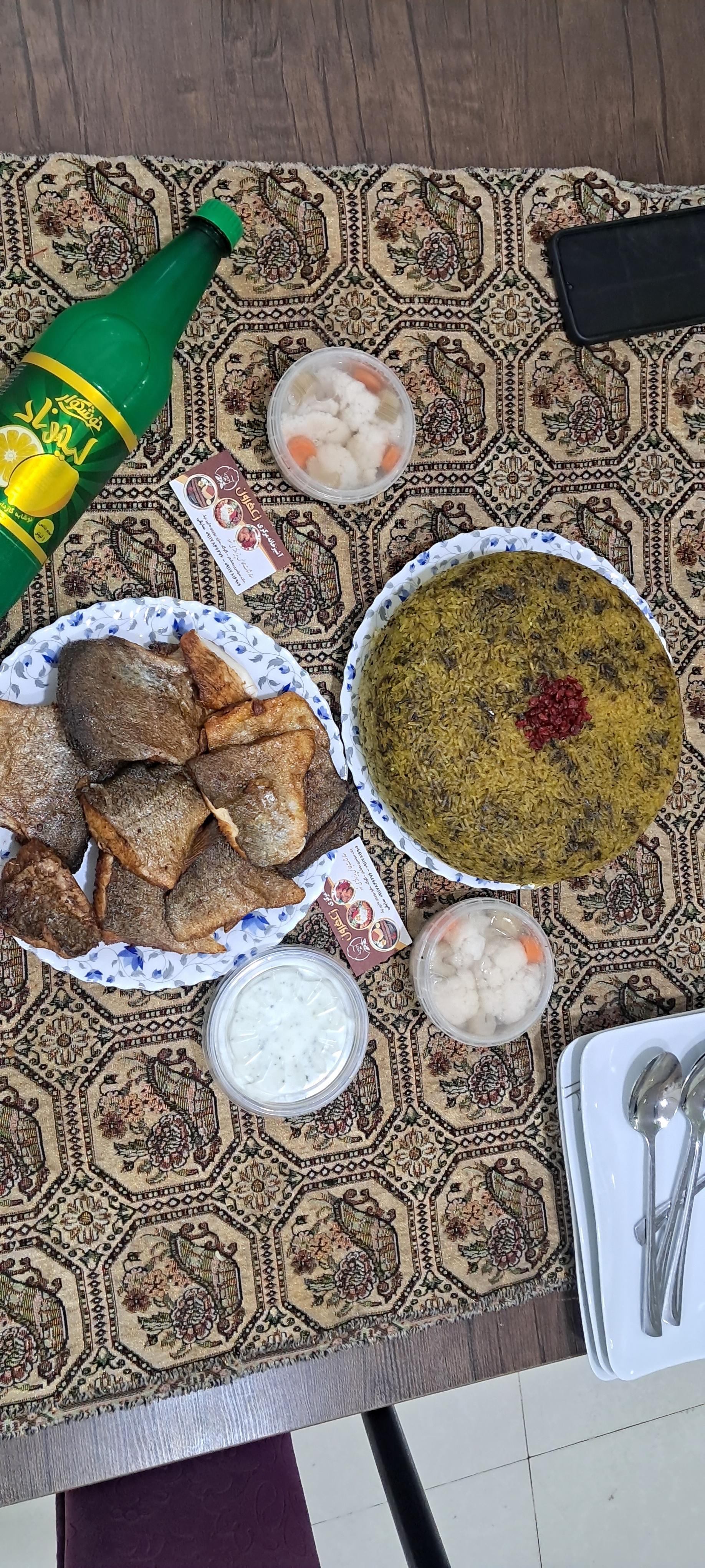 عکس آشپزخانه مرکزی زعفرون