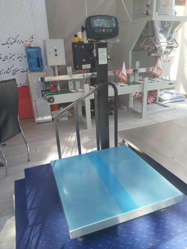 عکس ترازو و باسکول و تجهیزات آشپزخانه صنعتی