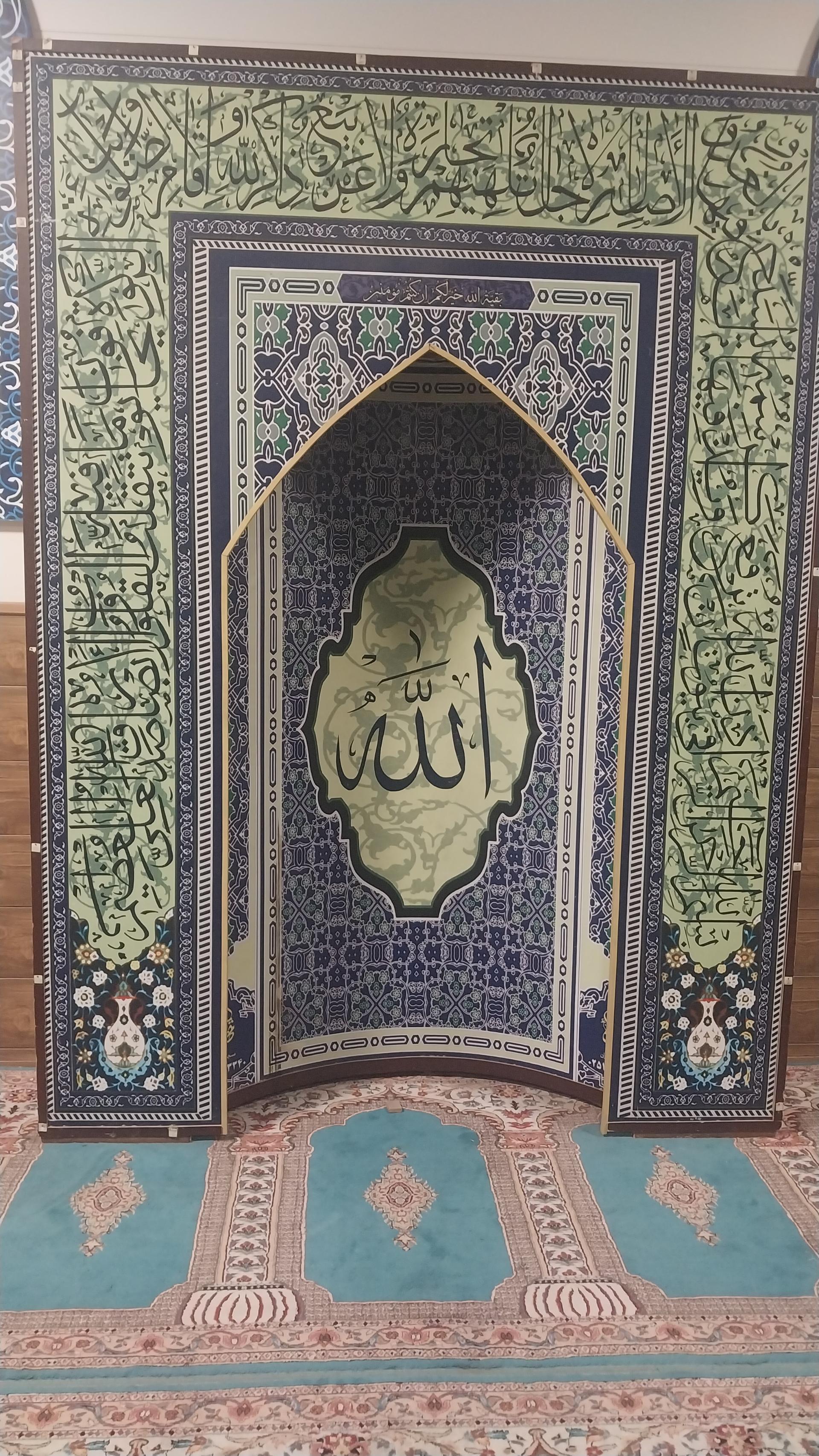 عکس نمازخانه میدان هفتاد و دو تن