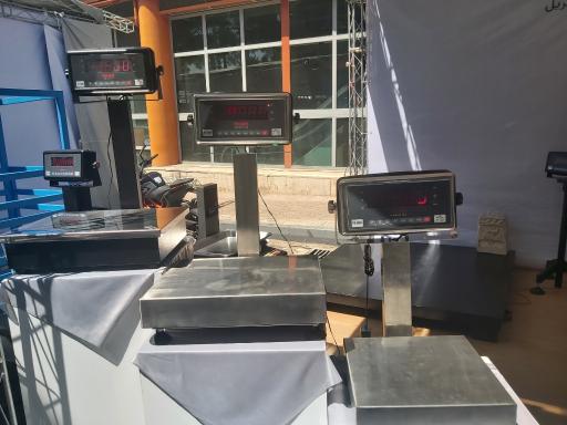 عکس ترازو و باسکول و تجهیزات آشپزخانه صنعتی