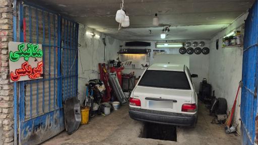 تعمیرگاه اتومبیل پیرنیا