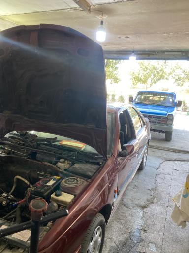 تعمیرگاه اتومبیل پیرنیا