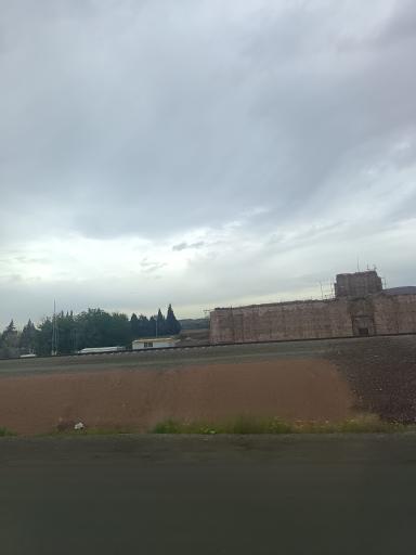 عکس قلعه و کاروان سرای سنگی