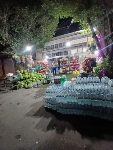 عکس سوپر مارکت جوانان