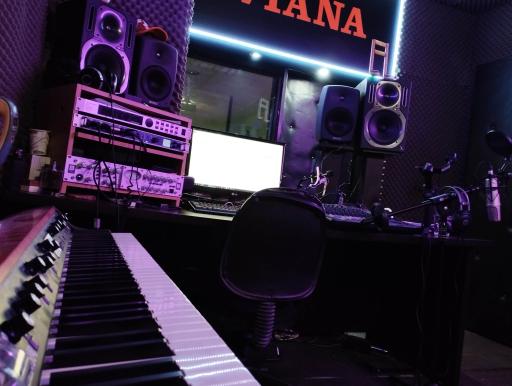 عکس استودیو ویانا