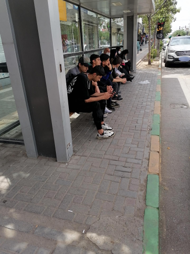 عکس ایستگاه اتوبوس چهارراه دانشجو