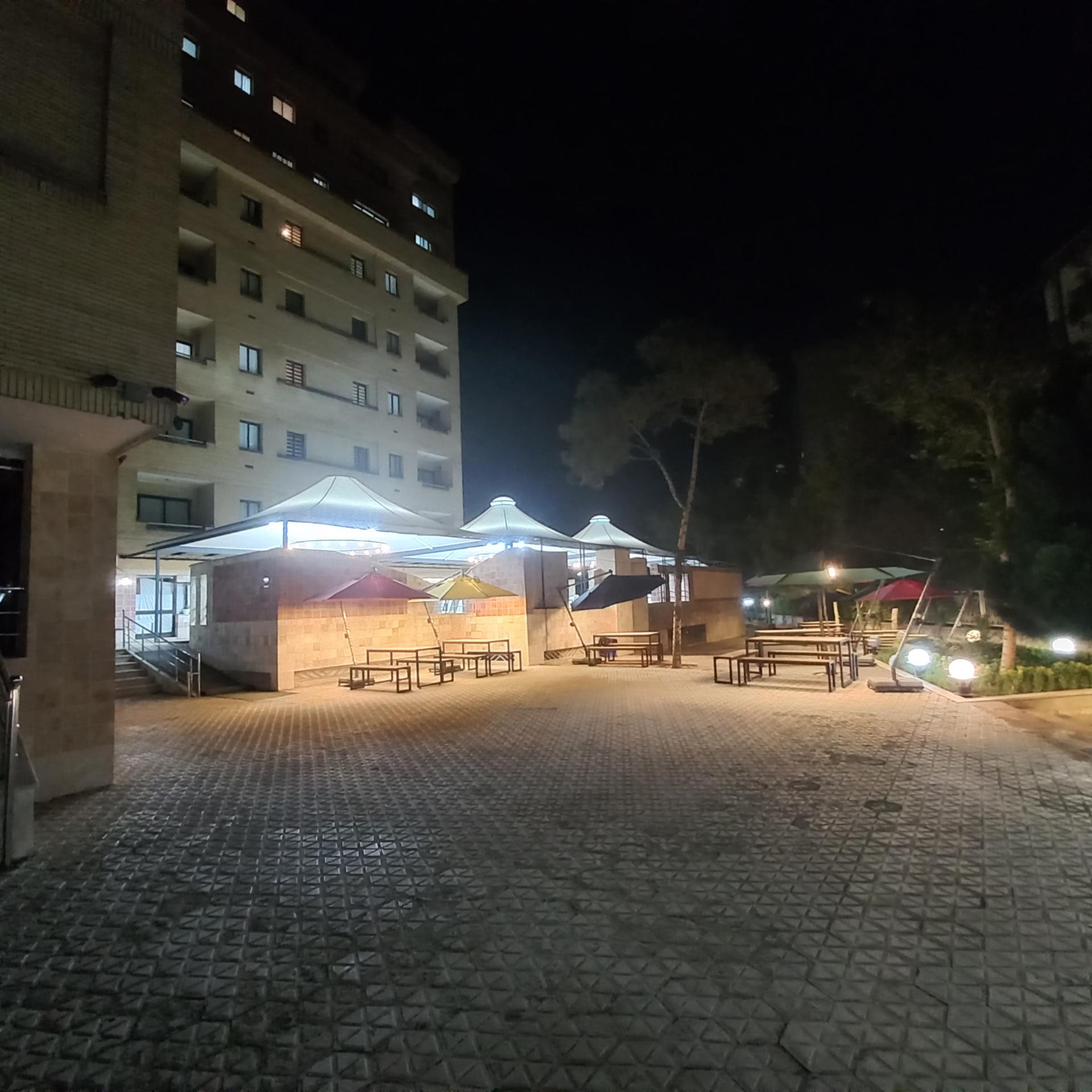 عکس زائر سرای بانک ملی ایران