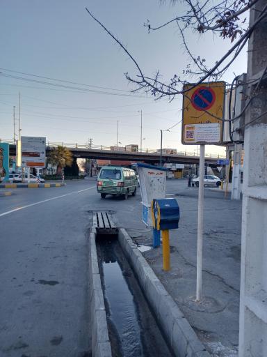 عکس ایستگاه اتوبوس میدان امینی بیات