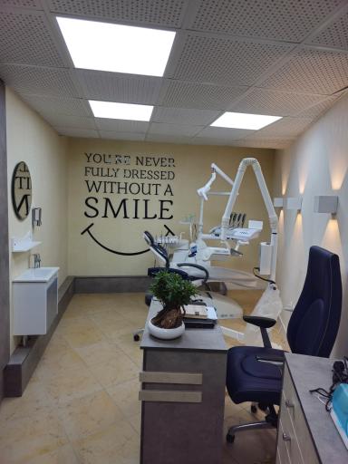 عکس مرکز تخصصی ایمپلنت و زیبایی دندان دکتر نیما اصلاح نیا