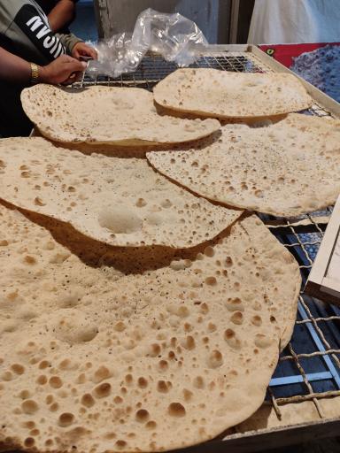 عکس نانوایی نان محلی