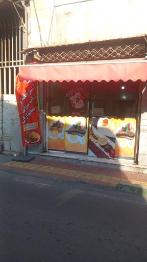 عکس تهیه غذای مهمان نوازان