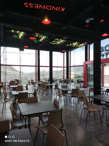 عکس فودکورت سیب‌لند