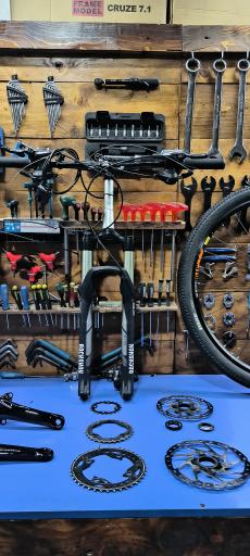 عکس تعمیرات دوچرخه محمد