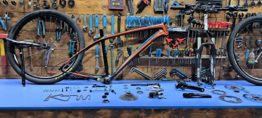 عکس تعمیرات دوچرخه محمد