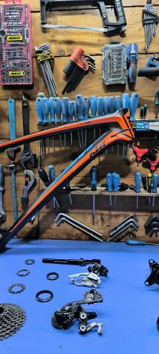 عکس تعمیرات دوچرخه محمد