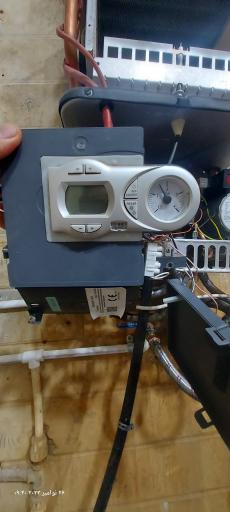 عکس تعمیرات برد الکترونیکی مهندس مددی