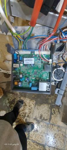 عکس تعمیرات برد الکترونیکی مهندس مددی
