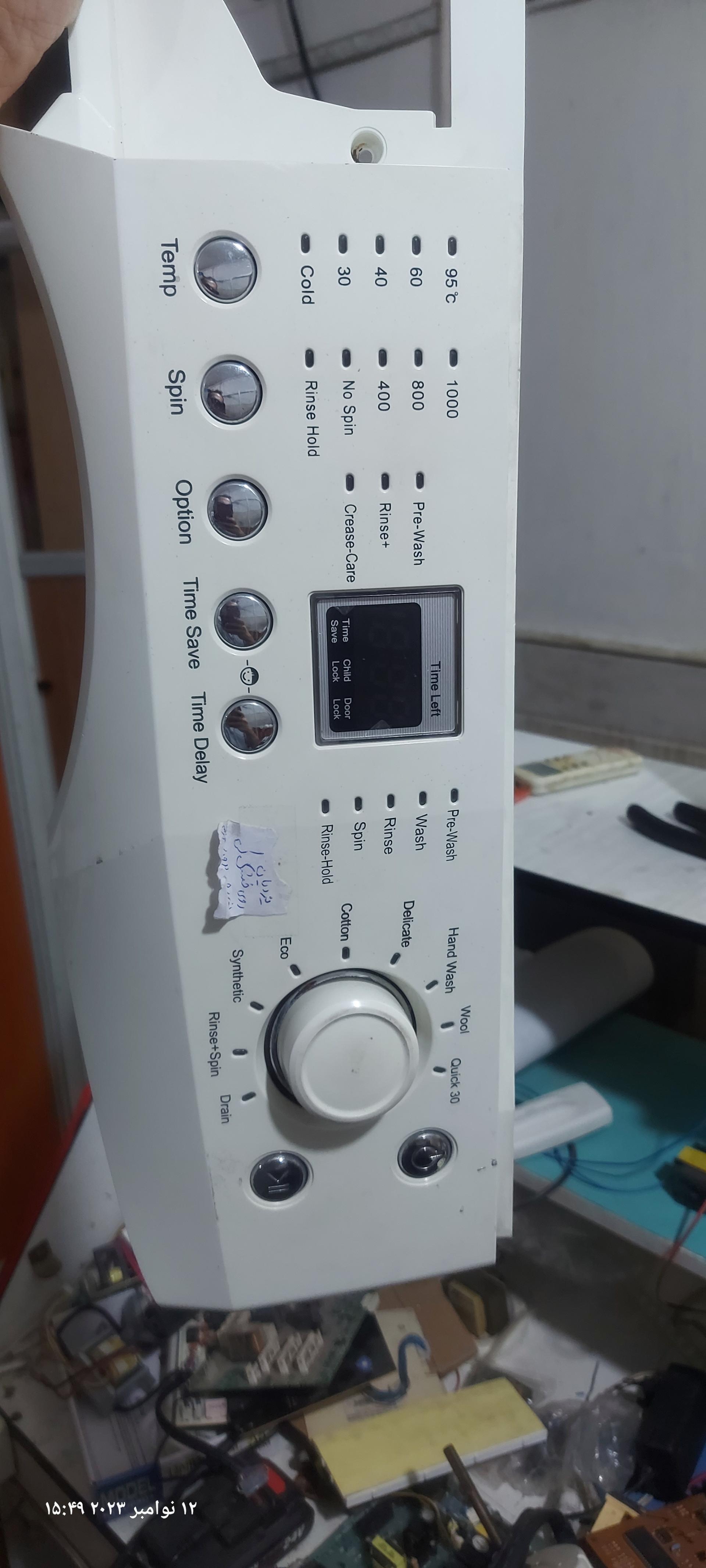 عکس تعمیرات برد الکترونیکی مهندس مددی