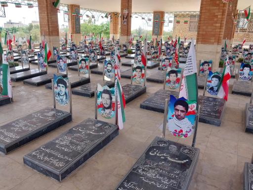 عکس گلزار شهدای اسلام آباد درچه