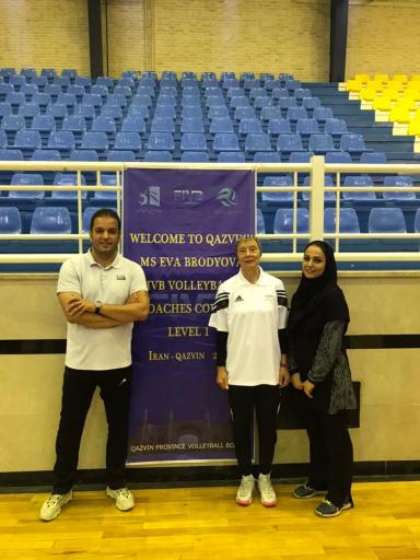 عکس باشگاه والیبال دختران ذرئیه