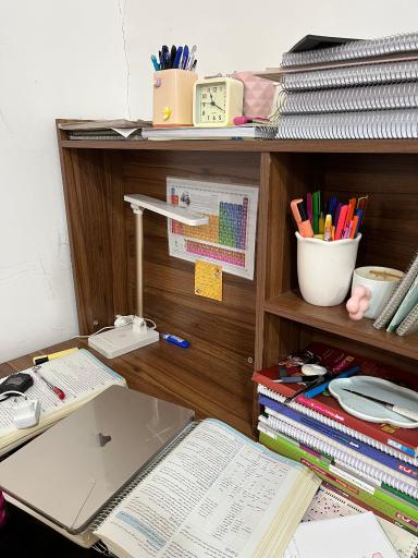 عکس سالن مطالعه امید