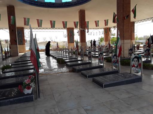 عکس گلزار شهدای اسلام آباد درچه