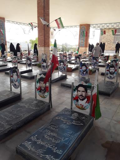 عکس گلزار شهدای اسلام آباد درچه