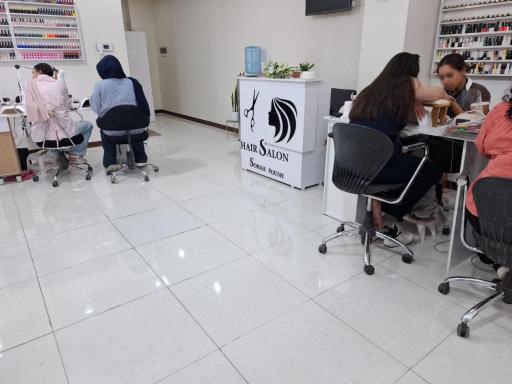 عکس سالن زیبایی سرخ پوش