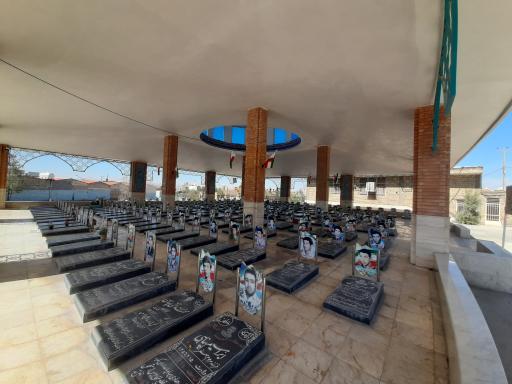 عکس گلزار شهدای اسلام آباد درچه