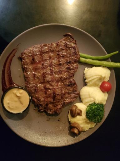 عکس خانه استیک دلا