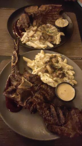 عکس خانه استیک دلا