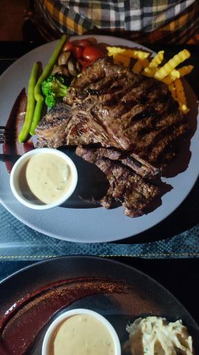 عکس خانه استیک دلا