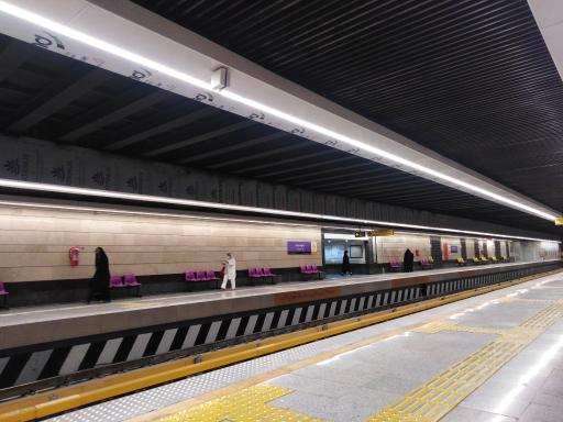 عکس ورودی مترو ایستگاه توحید